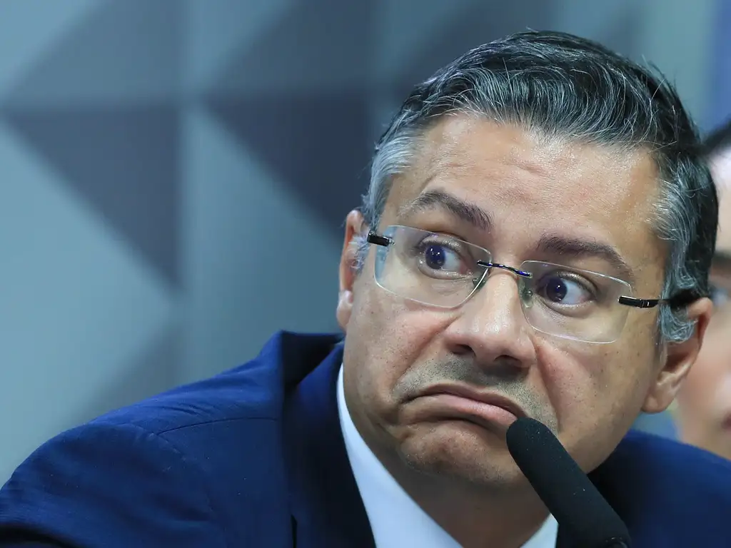 Ex-procurador do INSS se entrega à PF e é preso junto com a esposa em nova fase da Operação Sem Desconto