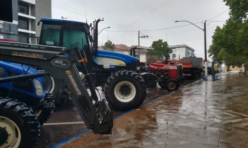 Chuva forte faz companhia para mobilização de produtores rurais em Santiago