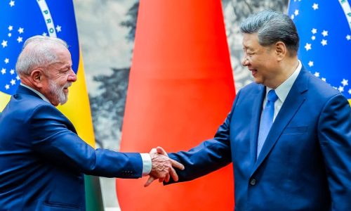 China diz estar pronta para ‘pacto’ com Brasil e defende ‘reciprocidade’ em resposta aos EUA